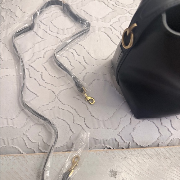 Saint Laurent Black Leather Bucket Tote with Gold YSL Logo - Picture 3 of 3